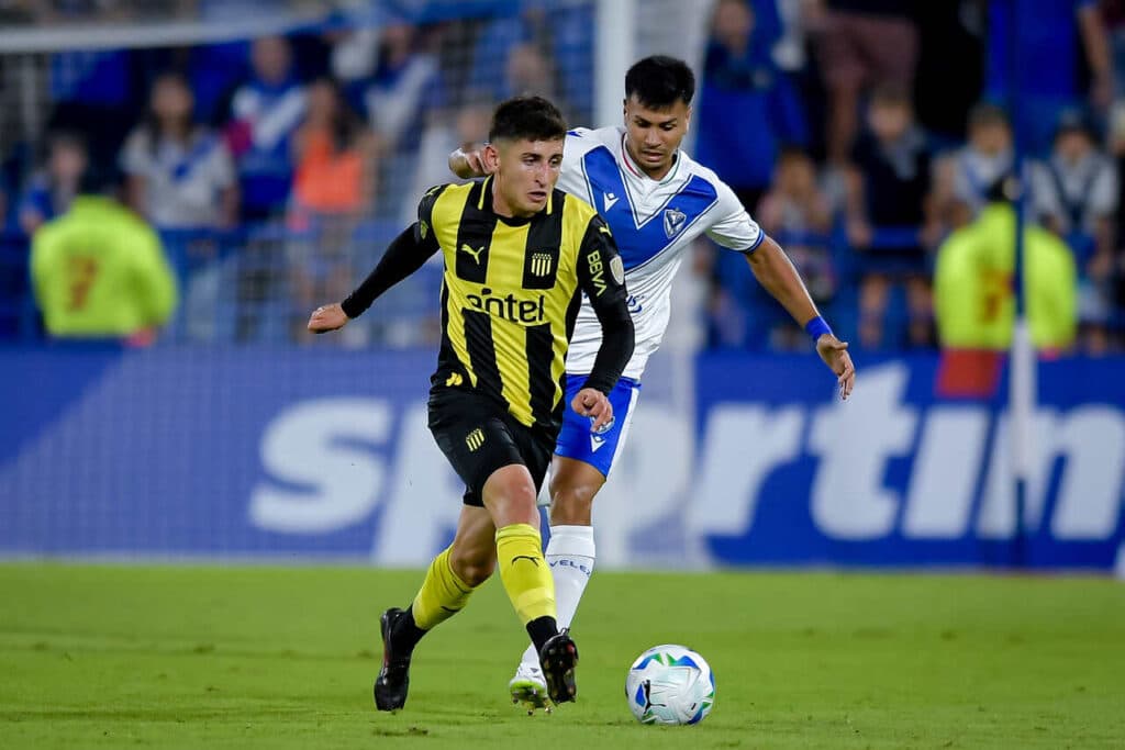 com-jovem-meia-em-pauta-penarol-processa-bragantino-futebol-latino