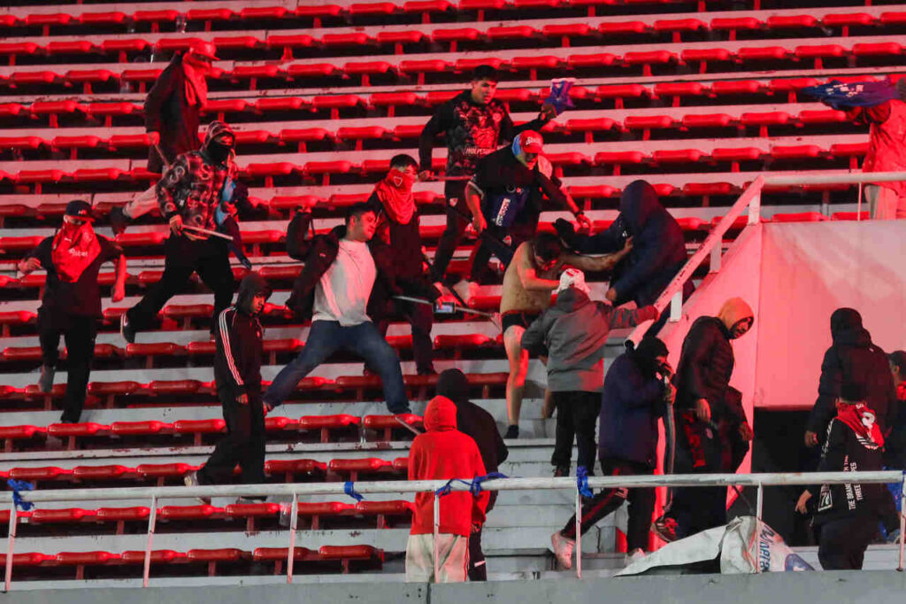 jogo-do-independiente-pelo-campeonato-argentino-e-adiado-futebol-latino