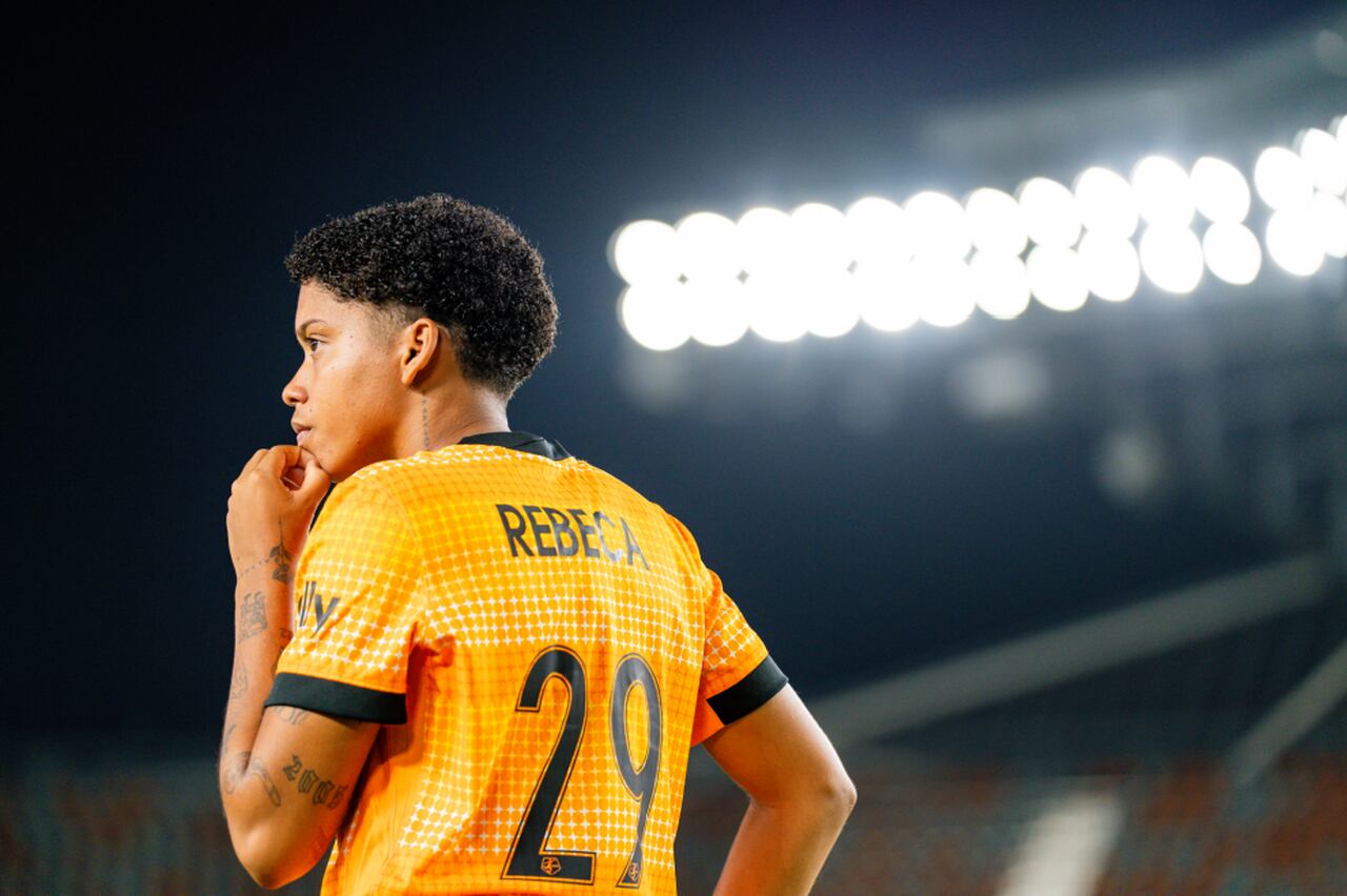 rebeca-ex-cruzeiro-deixa-os-estados-unidos-para-atuar-na-espanha-futebol-latino