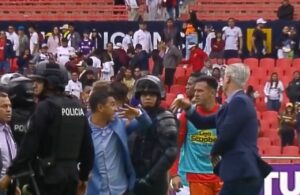tiago-nunes-se-envolve-em-confusao-apos-empate-da-ldu-futebol-latino