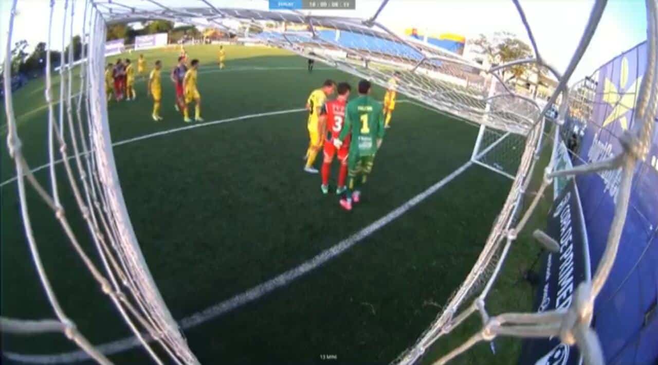 goleiro-e-expulso-no-futebol-paraguaio-apos-apalpar-adversario-futebol-latino