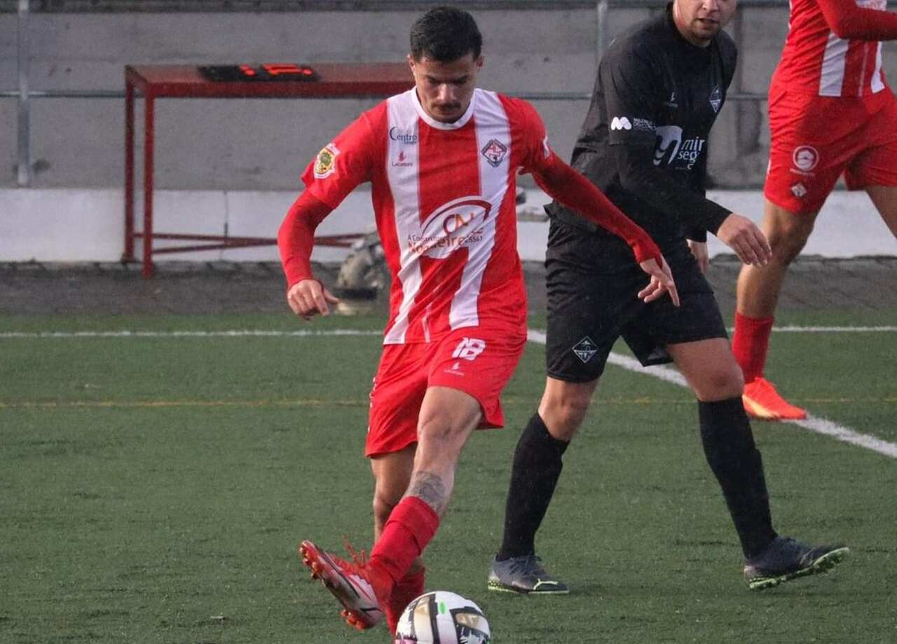 manoel-atanasio-celebra-vitoria-em-retorno-ao-nogueirense-futebol-latino