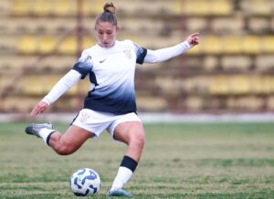 gaby-tome-comemora-primeira-convocacao-para-a-selecao-futebol-latino