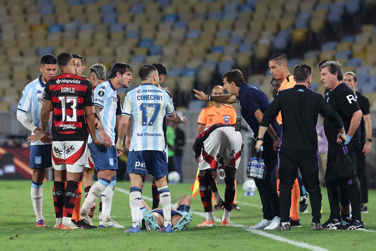 zagueiro-do-racing-passa-por-cirurgia-apos-lance-de-fogo-amigo-futebol-latino