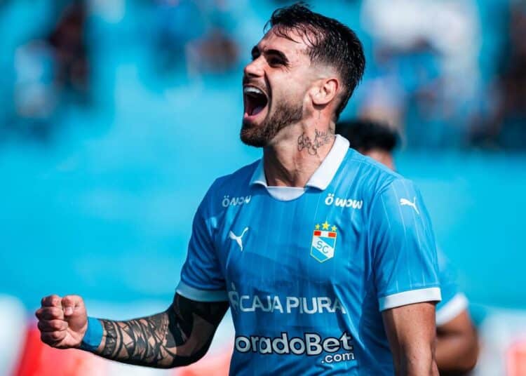 felipe-vizeu-comemora-avanco-do-sporting-cristal-no-peruano-futebol-latino