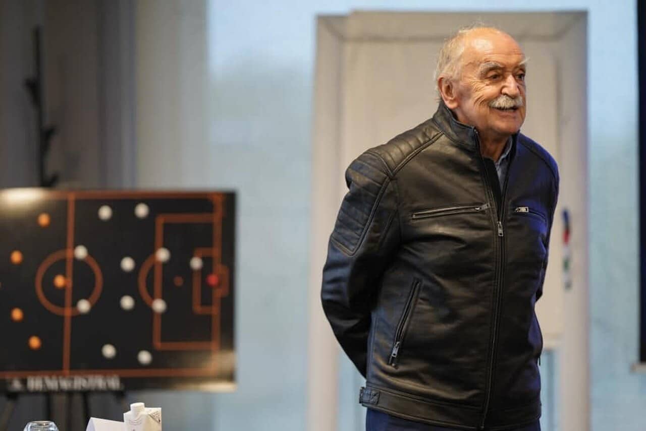 morre-aos-72-anos-de-idade-o-iconico-tecnico-xabier-azkargorta-futebol-latino