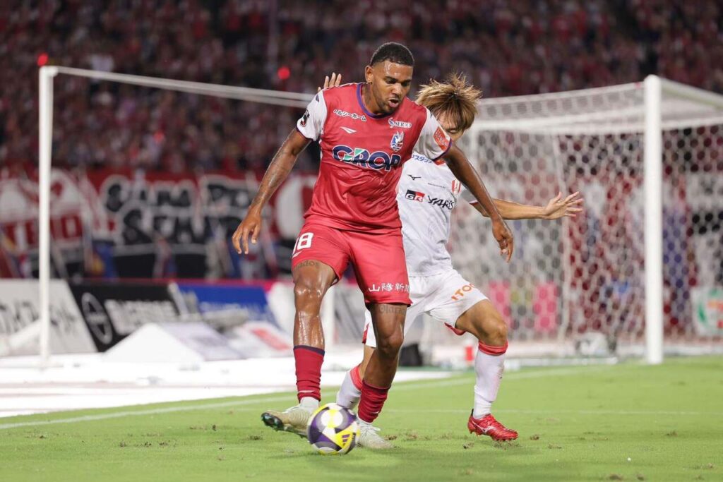 popo-festeja-nova-oportunidade-e-ve-adaptacao-positiva-no-japao-futebol-latino