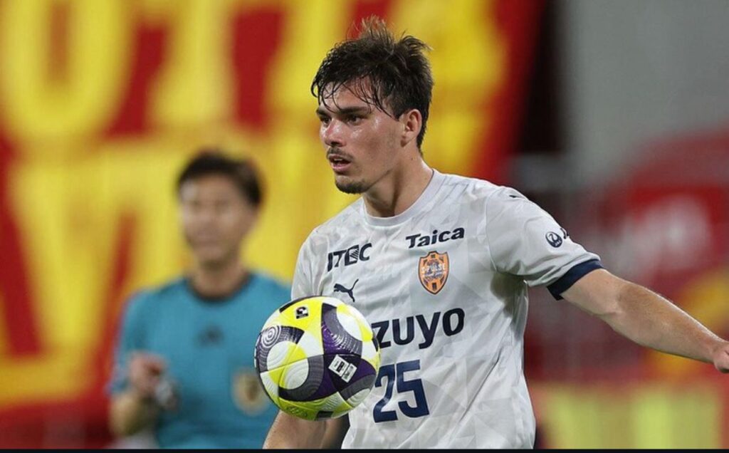 mateus-brunetti-comenta-projecao-pra-2026-no-futebol-japones-futebol-latino