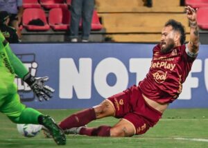 tolima-sofre-gol-nos-acrescimos-mas-elimina-tachira-nos-penaltis-futebol-latino