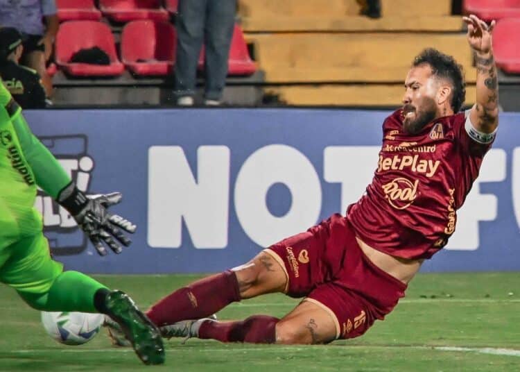 tolima-sofre-gol-nos-acrescimos-mas-elimina-tachira-nos-penaltis-futebol-latino