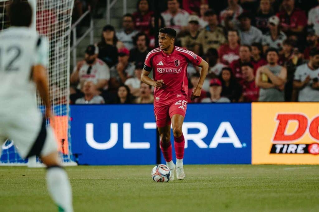 rafael-santos-destaca-assistencia-em-jogo-complicado-na-mls-futebol-latino