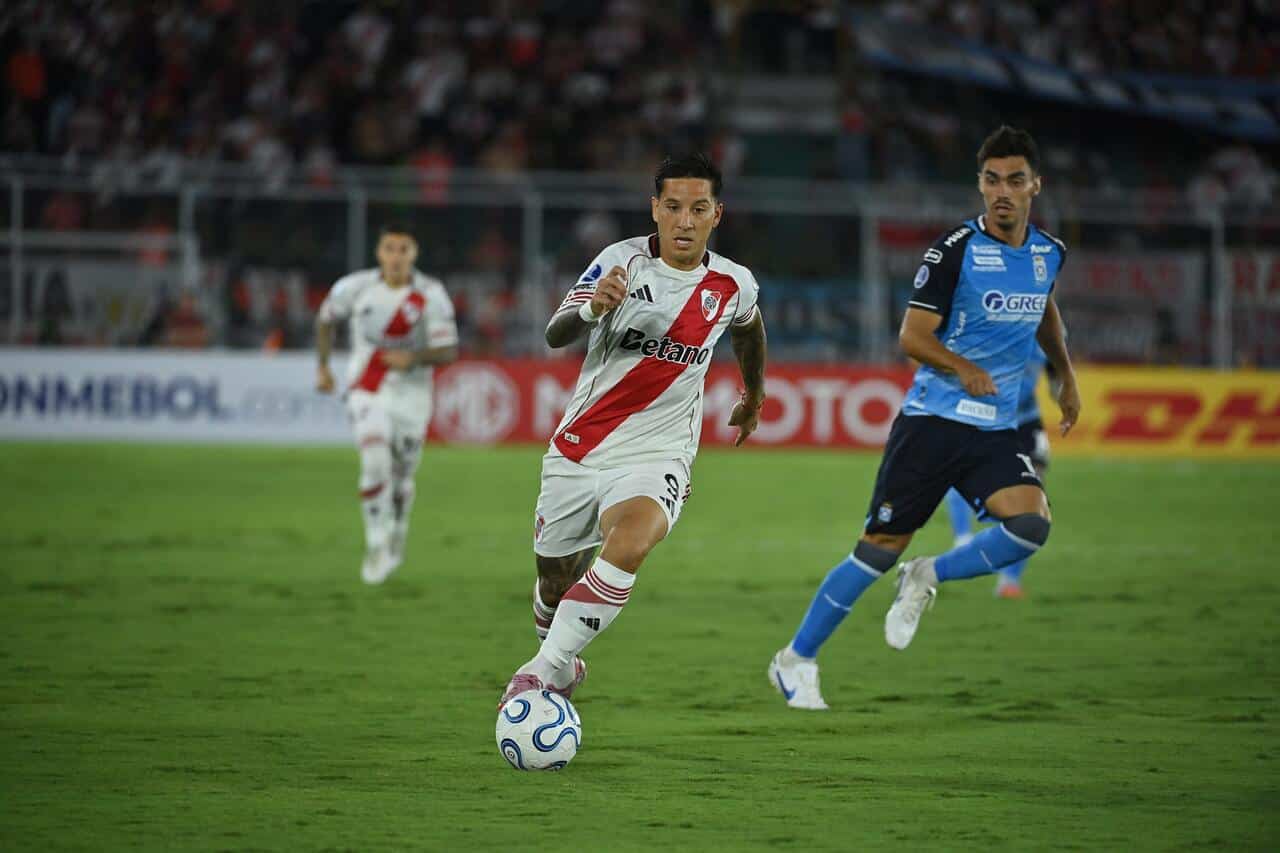 blooming-river-late-sul-americana-futebol-latino