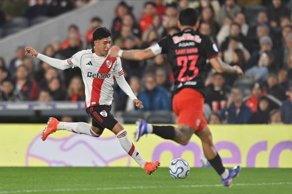bragantino-ve-vitoria-contra-o-river-plate-escapar-com-gol-nos-acrescimos-futebol-latino