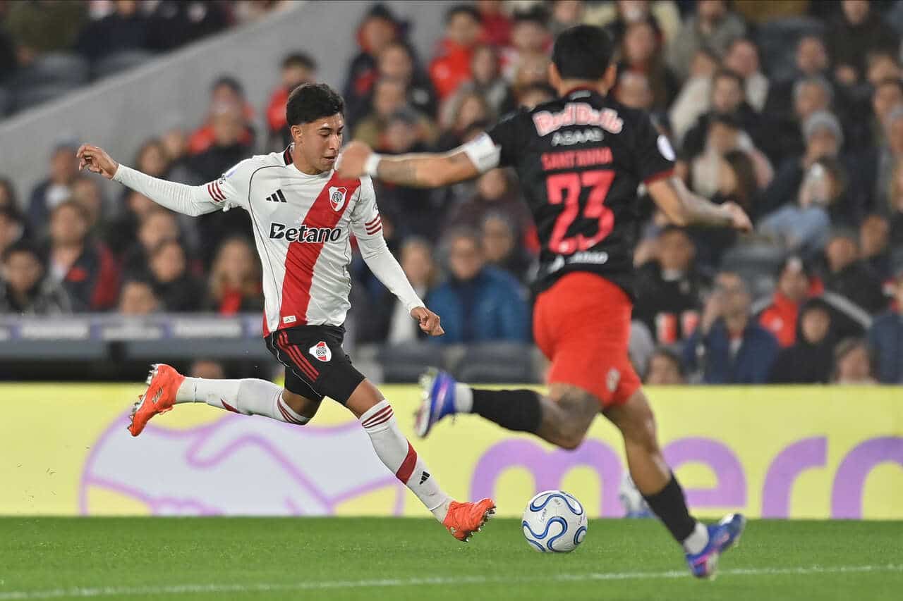 bragantino-ve-vitoria-contra-o-river-plate-escapar-com-gol-nos-acrescimos-futebol-latino