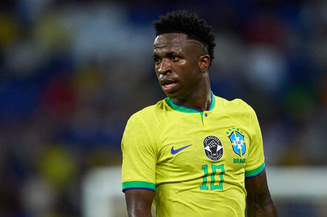 dia-abolicao-da-escravatura-vini-jr-anuncia-o-escritorio-antirracista-futebol-latino