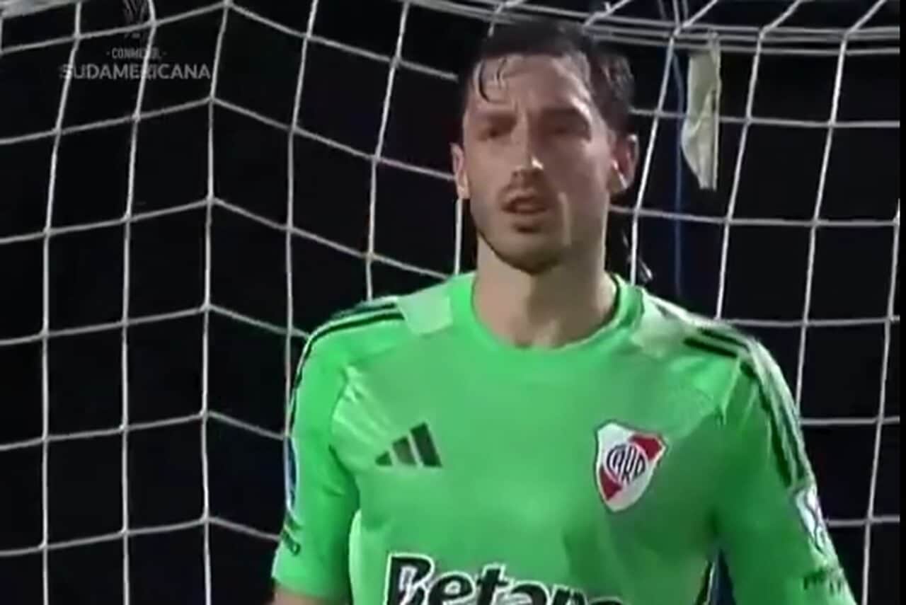 ex-palmeiras-e-flamengo-vina-vira-goleiro-em-jogo-do-river-plate-futebol-latino