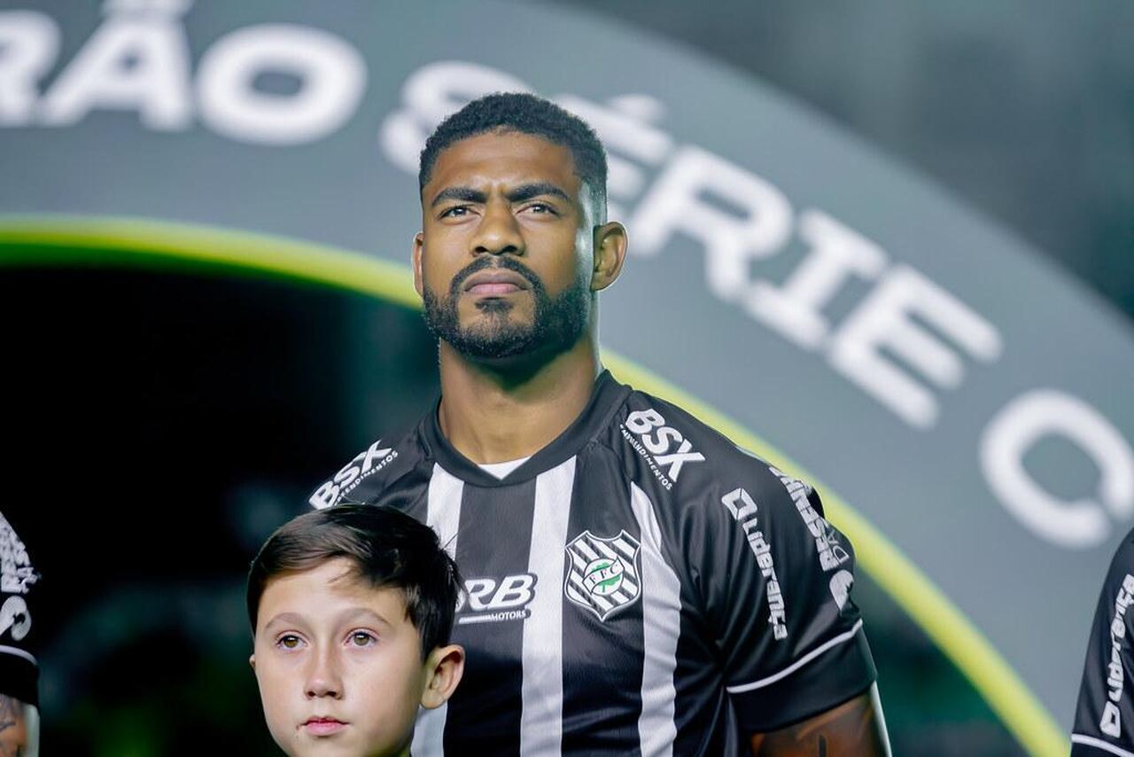 jean-mangabeira-destaca-entrega-em-triunfo-do-figueirense-futebol-latino_Easy-Resize.com