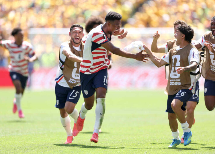 com-direito-a-lesao-de-arbitro-estados-unidos-vence-a-australia-futebol-latino
