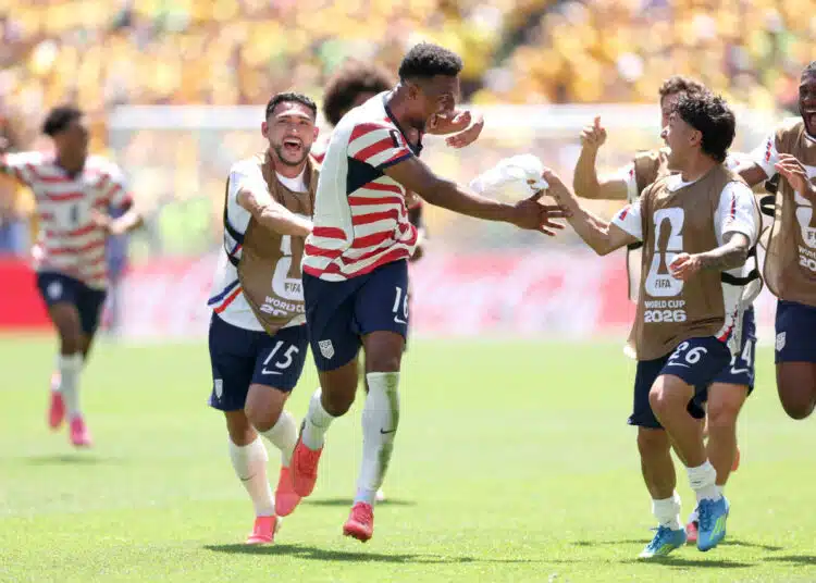 com-direito-a-lesao-de-arbitro-estados-unidos-vence-a-australia-futebol-latino