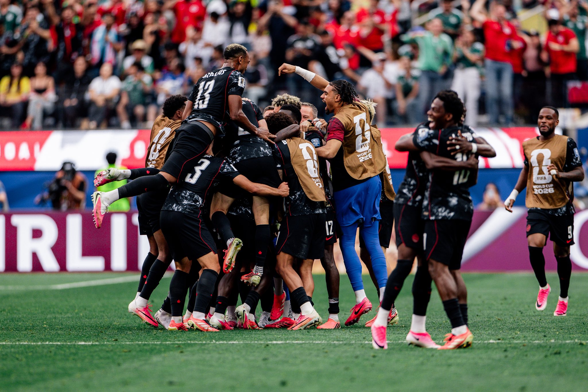 de-forma-agonica-canada-elimina-africa-do-sul-e-segue-adiante-na-copa-futebol-latino