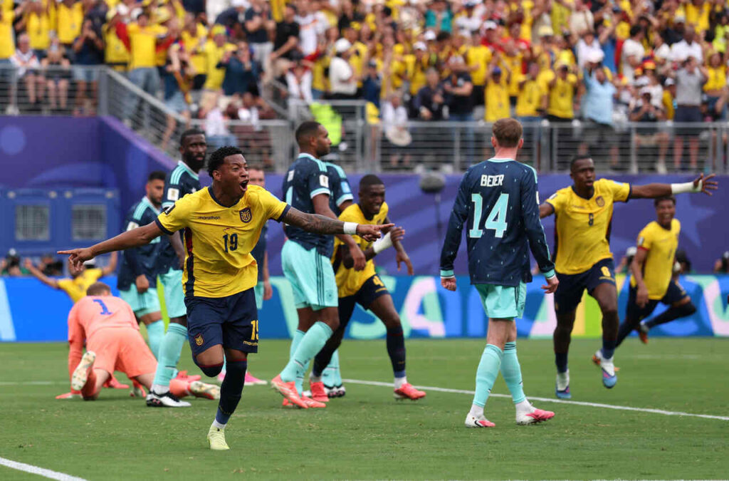 de-virada-equador-vence-alemanha-e-avanca-na-copa-do-mundo-futebol-latino