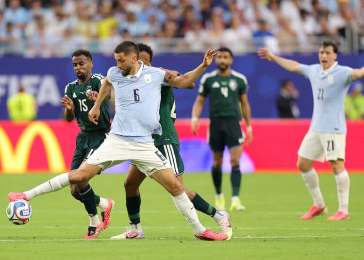 na-base-insistencia-uruguai-empata-arabia-futebol-latino