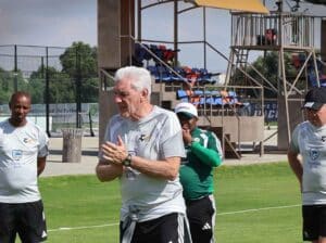 tecnico-da-africa-do-sul-manda-recado-para-selecao-do-mexico-futebol-latino