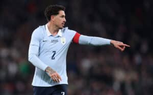 zagueiro-do-uruguai-afirma-que-selecao-pode-sonhar-grande-na-copa-futebol-latino