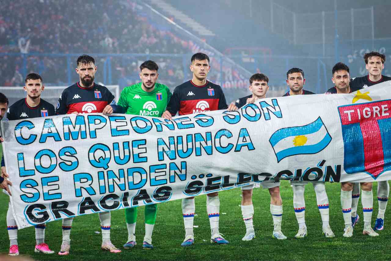 antes-de-jogo-da-sula-equipe-mostra-apoio-a-selecao-argentina-futebol-latino (1)