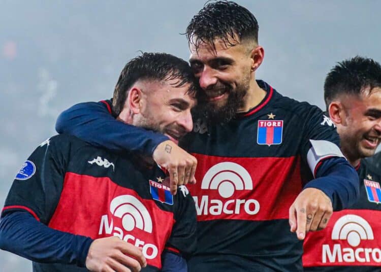 nacional-tigre-comemoracao-tigre-futebol-latino_Easy-Resize.com