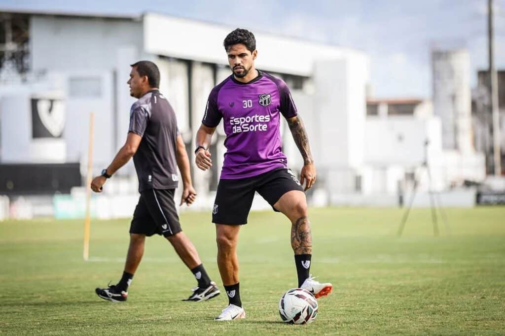 bryan-borges-comemora-inicio-promissor-ceara-futebol-latino-04-08