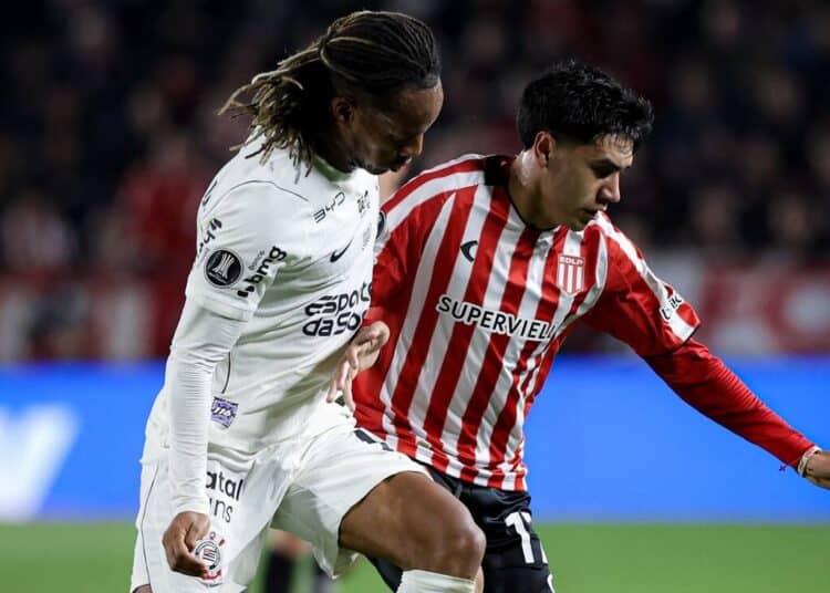 corinthians-arranca-valioso-empate-estudiantes-futebol-latino