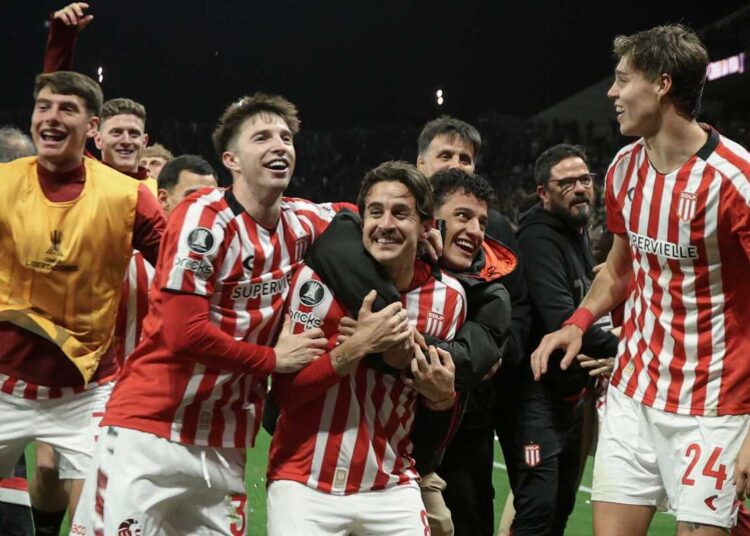 em-itaquera-estudiantes-bate-corinthians-segue-adiante-libertadores-futebol-latino