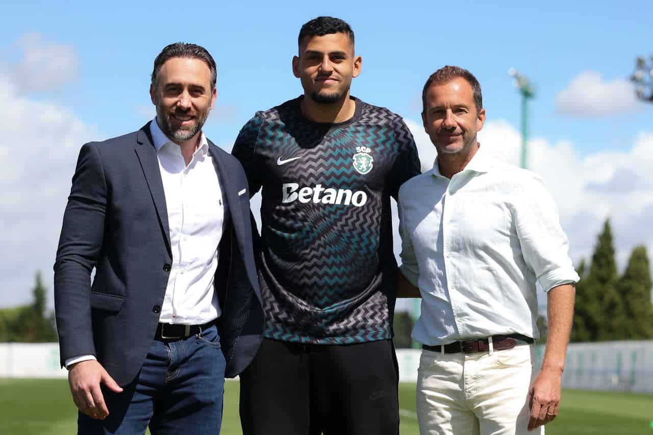 kaique-exalta-felicidade-camisa-sporting-futebol-latino