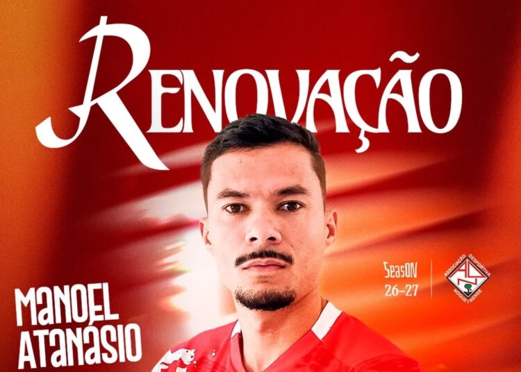 manoel-atanasio-comemora-renovacao-clube-portugues-futebol-latino