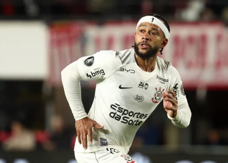 memphis-depay-comportamento-elogiado-tecnico-holanda-futebol-latino
