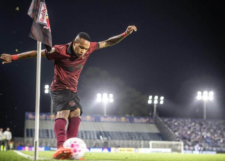 cria-da-base-ryan-comemora-consolidacao-bragantino-futebol-latino