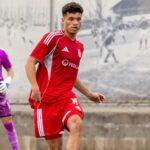 Filho de Miranda desafia clube comandado por ex-Barcelona na competição eslovaca