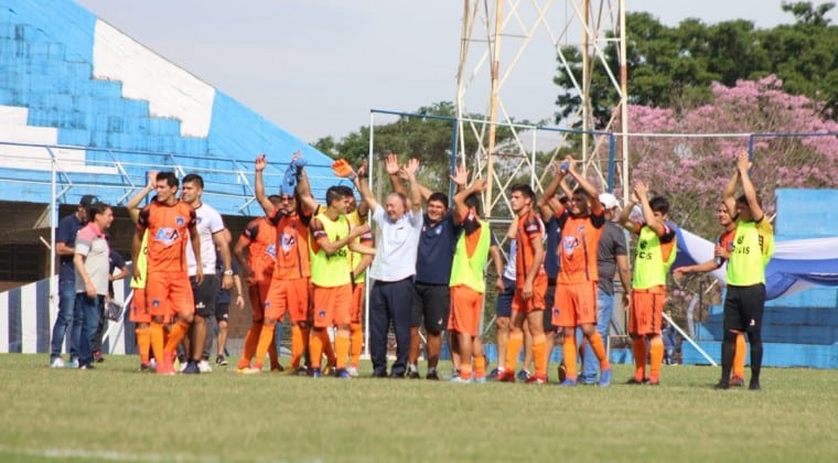 atyra-supera-12-de-octubre-e-assume-lideranca-da-intermedia-no-paraguai-Futebol-Latino-17-06