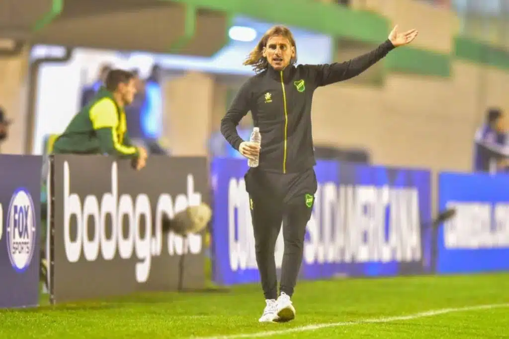 diretor-do-defensa-y-justicia-fala-sobre-campanha-do-clube-e-continuidade-do-treinador-Futebol-Latino-02-04