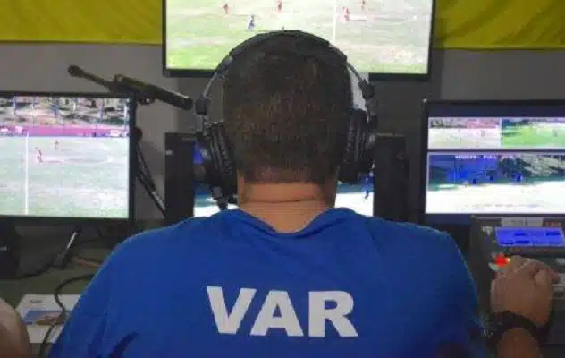 erros-de-arbitragem-relembre-cinco-casos-polemicos-Futebol-Latino-02-09