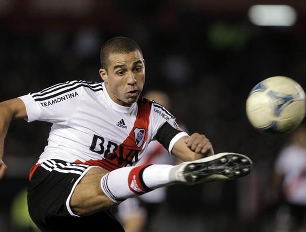 ex-river-plate-e-campeao-do-mundo-menospreza-policial-na-italia-Futebol-Latino-19-07