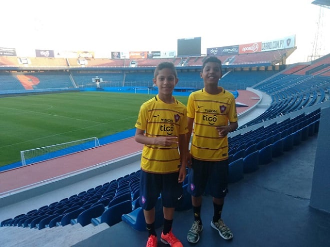 filhos-de-ex-jogador-de-futsal-xoxo-entram-na-base-do-cerro-porteno-Futebol-Latino-08-08