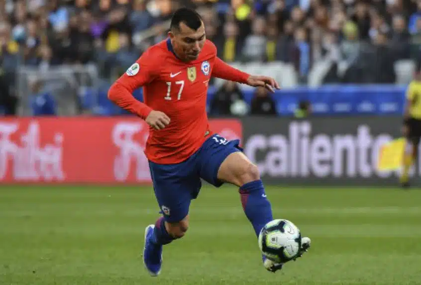gary-medel-e-objeto-de-desejo-para-clube-da-elite-italiana-Futebol-Latino-11-07