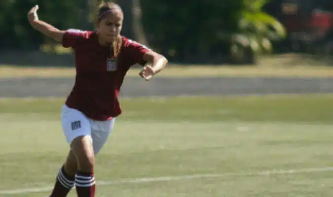 jogadora-venezuelana-fara-rifa-para-custear-cirurgia-no-joelho-Futebol-Latino-15-03