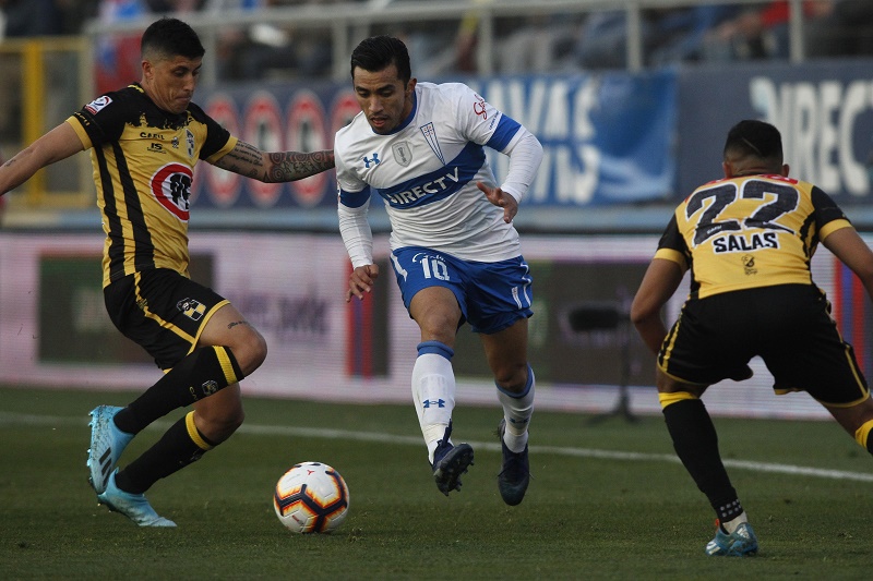 latinao-catolica-tropeca-no-chile-mas-concorrentes-nao-aproveitam-Futebol-Latino-12-08