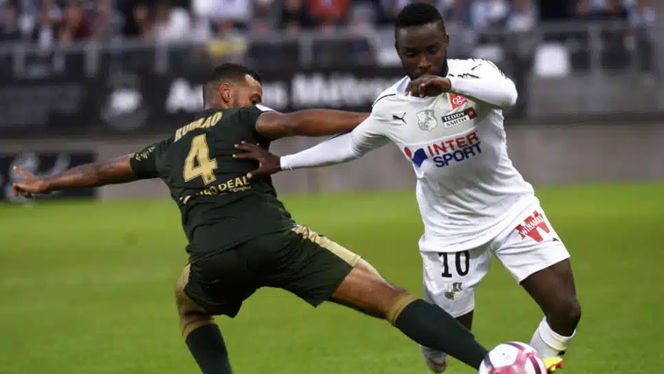 mendoza-ex-corinthians-e-bahia-e-assaltado-na-colombia-Futebol-Latino-02-08