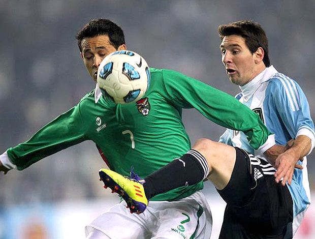 nas-ultimas-tres-estreias-contra-anfitrioes-bolivia-endureceu-o-jogo-Futebol-Latino-14-06