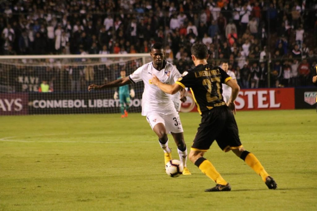 penarol-por-lideranca-do-grupo-joga-contra-a-ldu-em-montevideu-Futebol-Latino-08-04