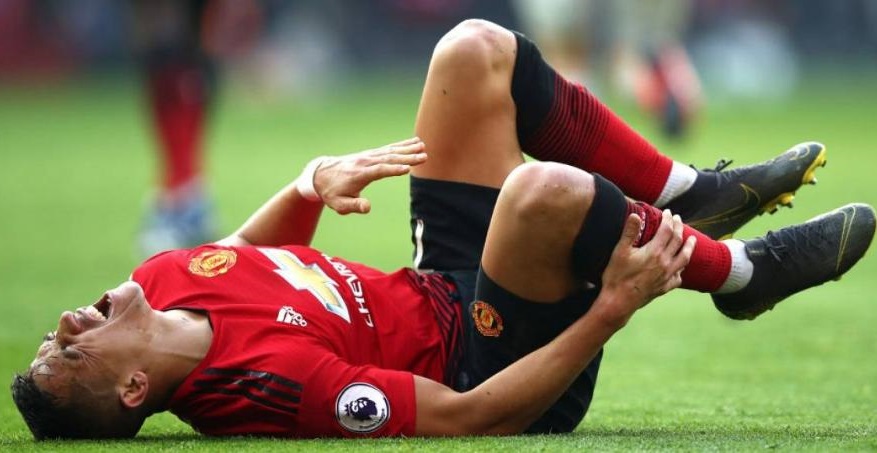 sanchez-sai-de-campo-lesionado-e-pode-encerrar-passagem-pelo-united-Futebol-Latino-02-03